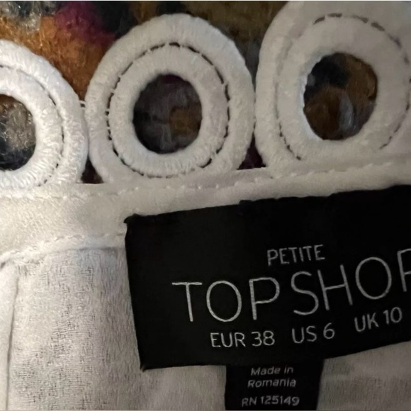 Topshop Mini Skirt Size 4 White Lace Sunflower Design Back Zipper Decorative Hem - Picture 6 of 7